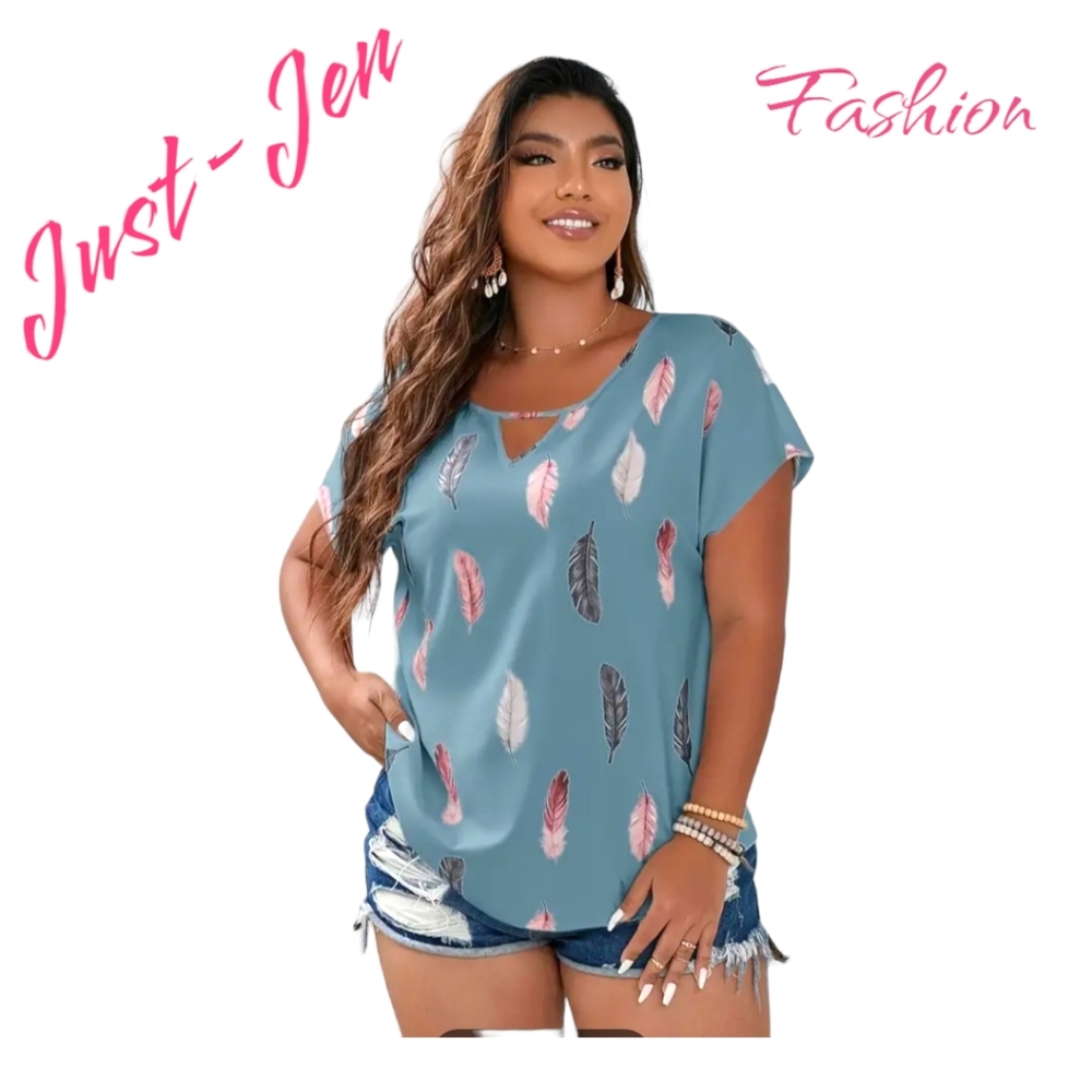 NWT!! Women's Casual Elegant Feather Print Fashion Blue Top !! 💙 Plus, size !!
